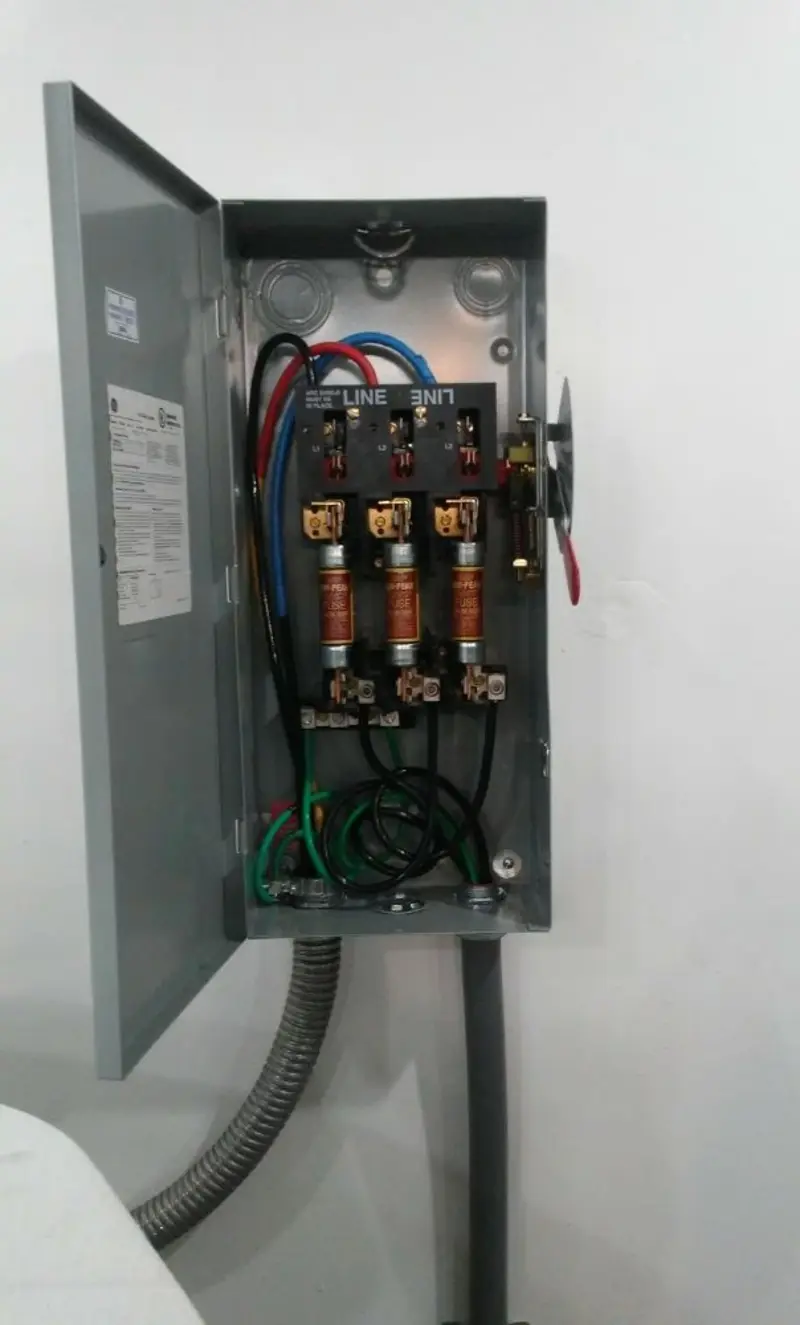 Three-phase disconnect switch installed for Smoke Detector Installation in Warr Acres